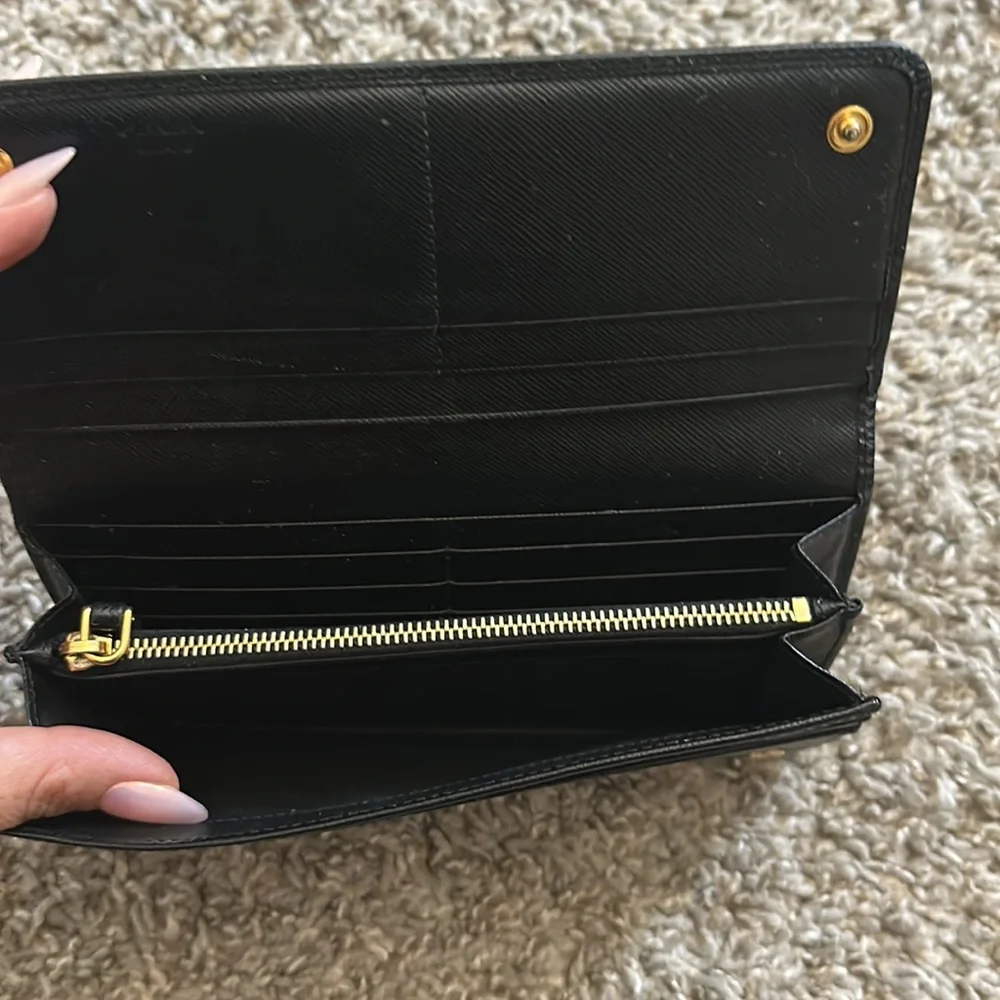 Prada black leather wallet - Picture 3 of 4